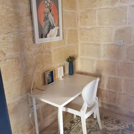 Large Bedroom In Boutique Style With Pool *