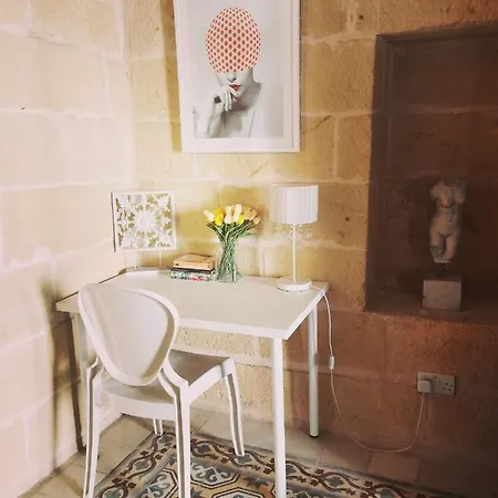 Large Bedroom In Boutique Style With Pool Δωμάτια σε οικογενειακή κατοικία