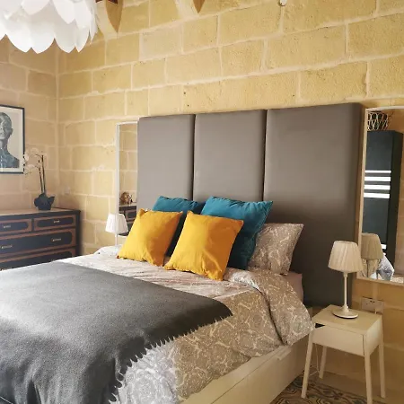 Large Bedroom In Boutique Style With Pool