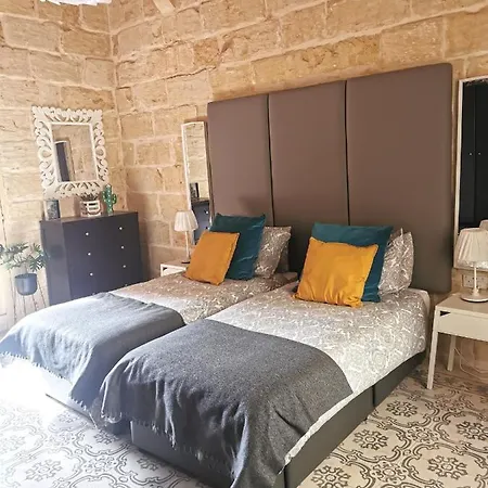 Large Bedroom In Boutique Style With Pool Il-Pergla
