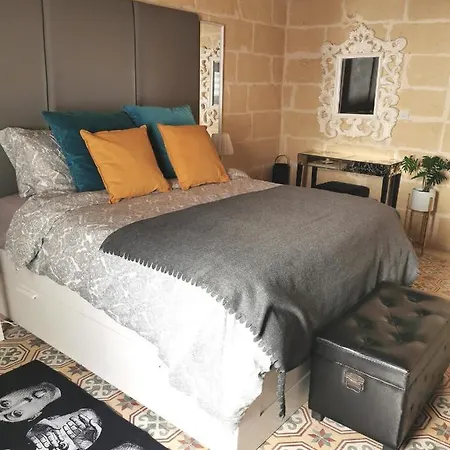 Large Bedroom In Boutique Style With Pool * Il-Pergla