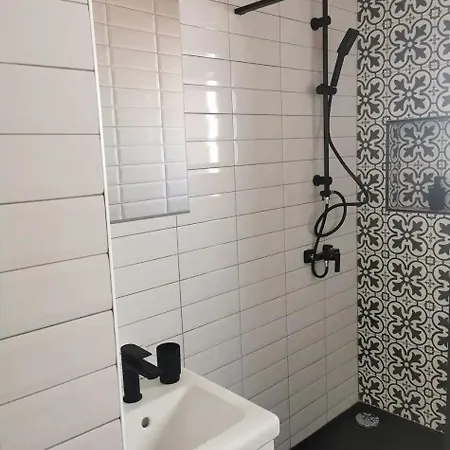 Large Bedroom In Boutique Style With Pool Δωμάτια σε οικογενειακή κατοικία Il-Pergla