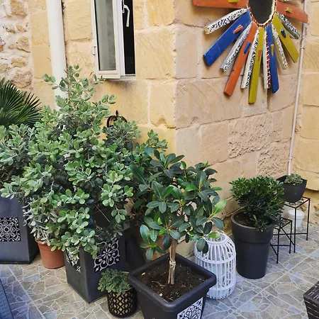 Large Bedroom In Boutique Style With Pool Δωμάτια σε οικογενειακή κατοικία Il-Pergla