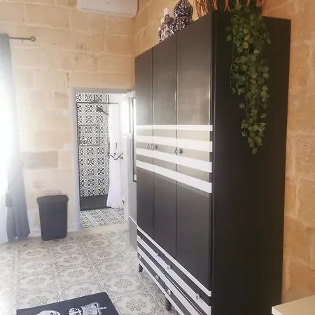 Large Bedroom In Boutique Style With Pool *