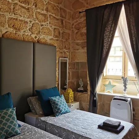 Large Bedroom In Boutique Style With Pool Homestay